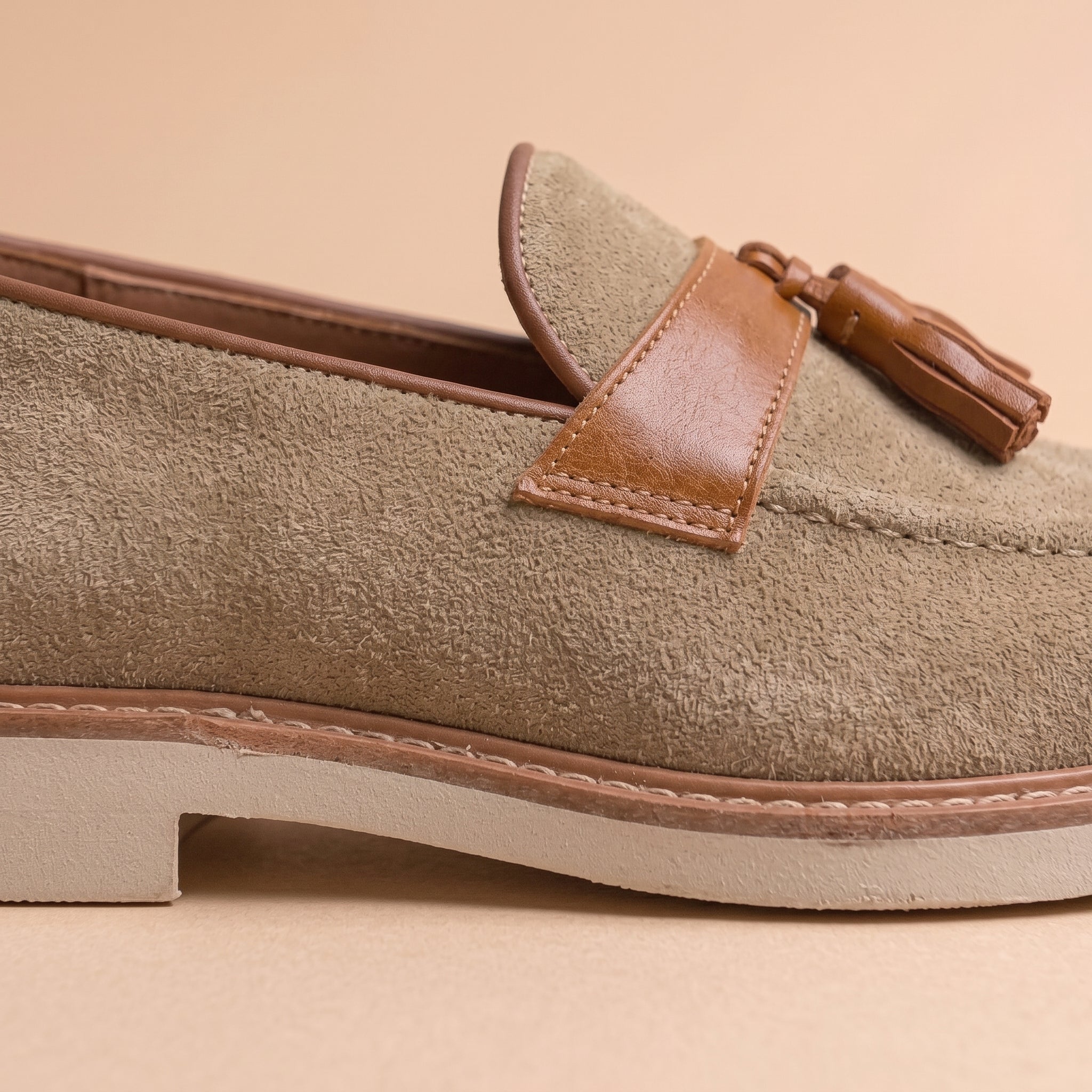 Mocassin à Glands Luxurio en Daim — (Semelle à Trépointe Cousue)