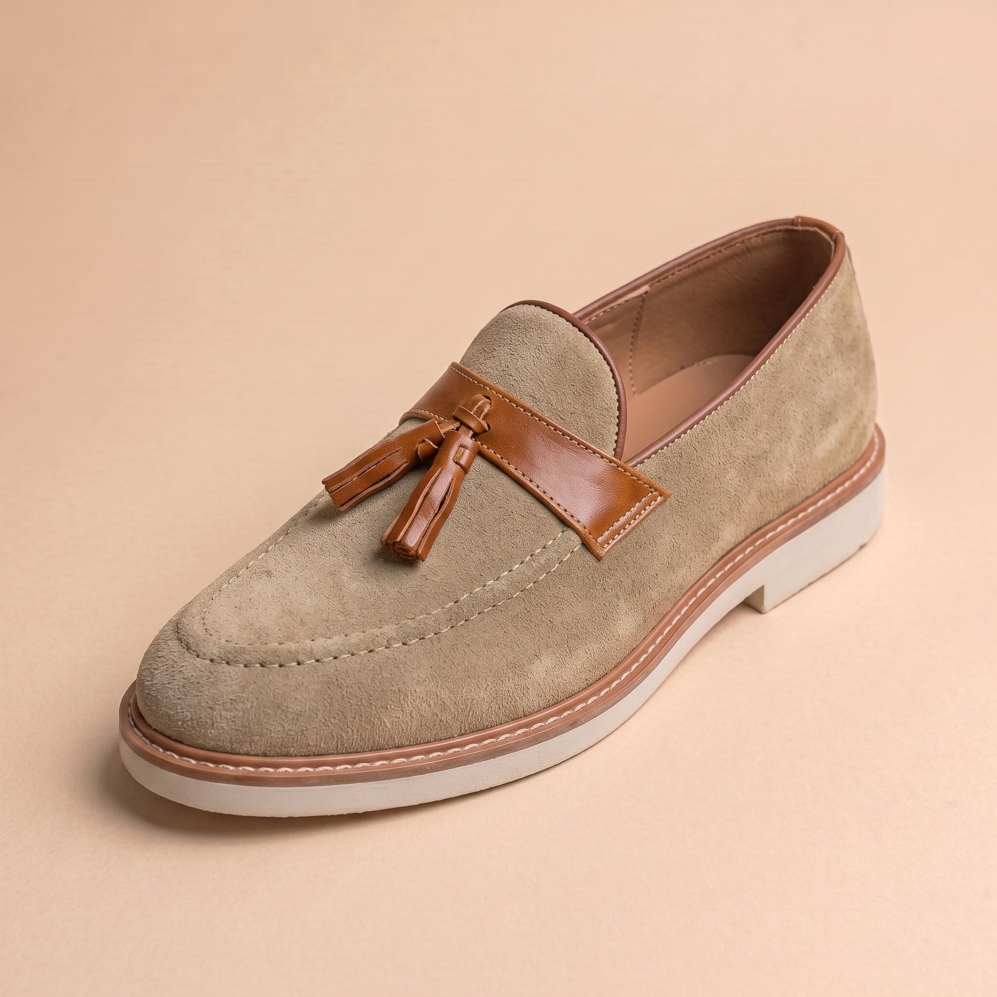 Mocassin à Glands Luxurio en Daim — (Semelle à Trépointe Cousue)